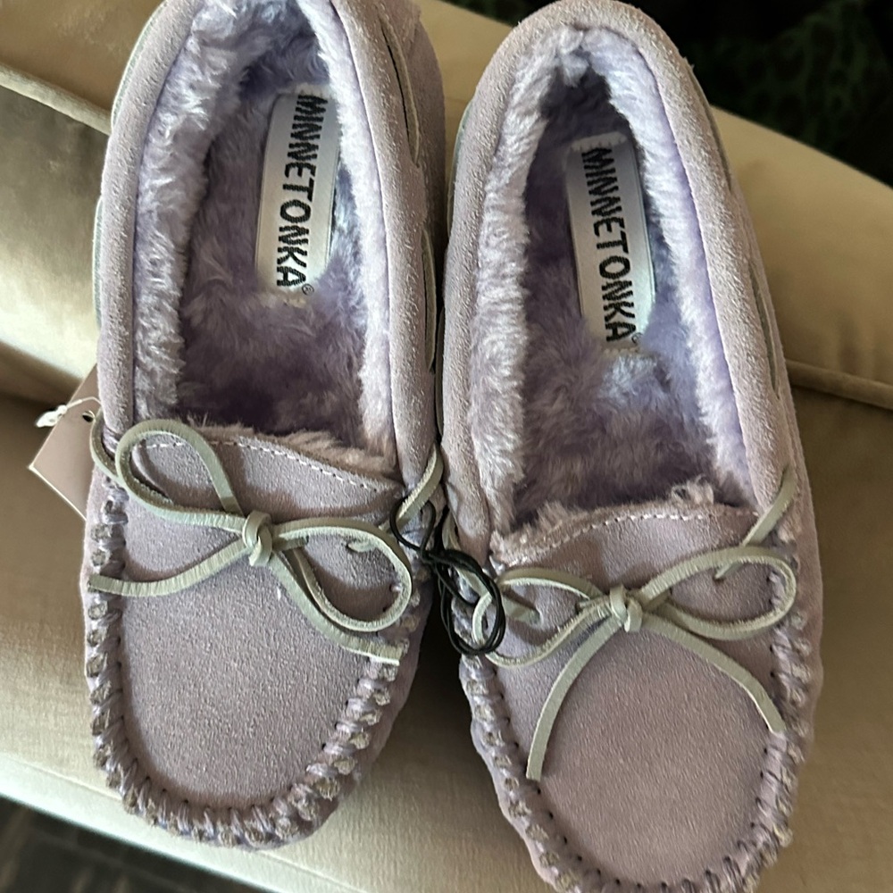 Minnetonka Women's Soft Purple Moccasins